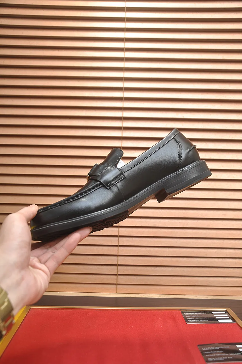 Men's shoes 💰500💶 [FENDI] The latest high-end men's shoes in Hong Kong! Original quality. The upper is made of imported cowhide material and cowhide lining! Super comfortable on the foot, original wear-resistant outsole, luxurious, fashionable, casual and versatile! Size: 38-45 (45 customized)